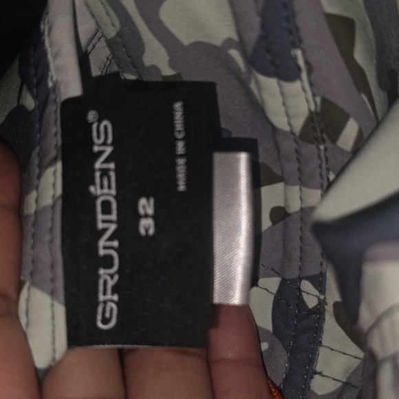 Grundens Fish Head Board Shorts 32 Gray Camo Men  Swim Trunk - Picture 6 of 7